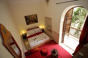 Riad White Flowers