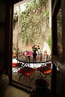 Riad White Flowers