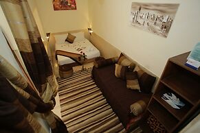 Riad White Flowers