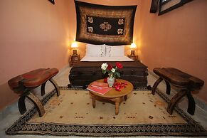 Riad White Flowers