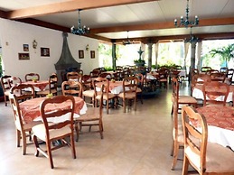Hotel Bajo el Volcan