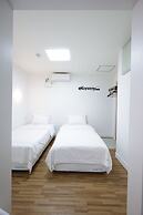 Ekonomy Haeundae Guesthouse
