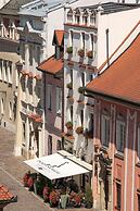 Kanonicza 22