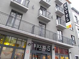 BRXXXL5 - Hostel