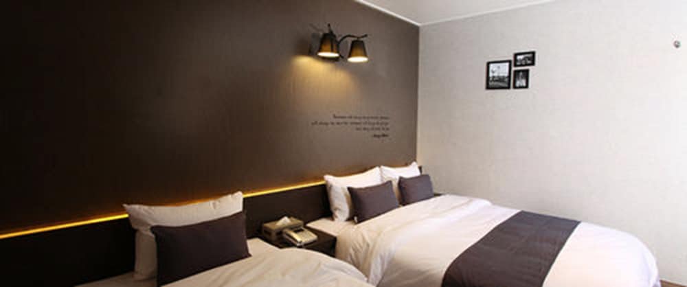 S& Hotel