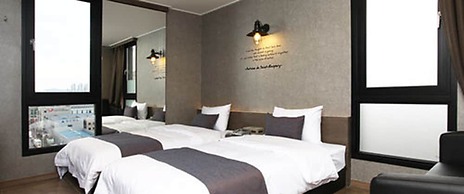 S& Hotel