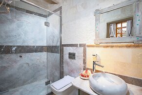 Terra Cave Hotel
