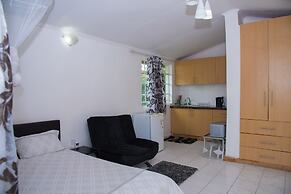 Spendwise Lodge and Apartments