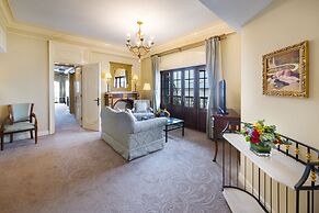 Rocks Hotel