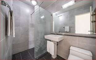 Hotel White House