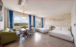 Hotel White House