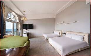 Hotel White House