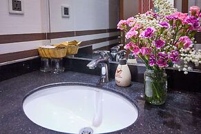 Gieng Ngoc Hotel