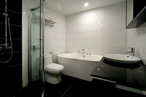 J Suites Hotel