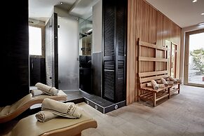 Rouge Hotel International