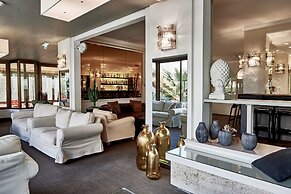 Rouge Hotel International
