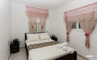 Avigail Guest House