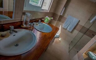 Iguana Crossing Boutique Hotel