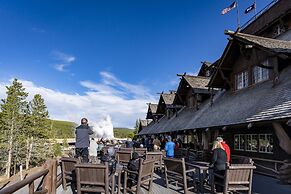 Old Faithful Inn - Inside the Park