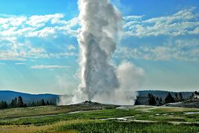 Old Faithful Inn - Inside the Park