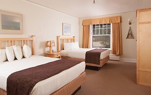 Old Faithful Inn - Inside the Park