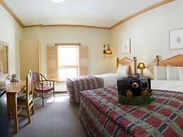 Old Faithful Snow Lodge & Cabins - Inside the Park