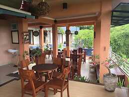 Terrace Ampels