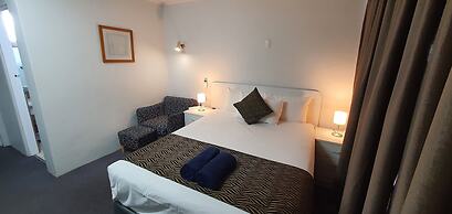 Silver Oaks Motel
