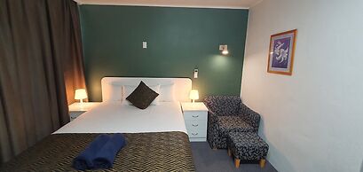 Silver Oaks Motel