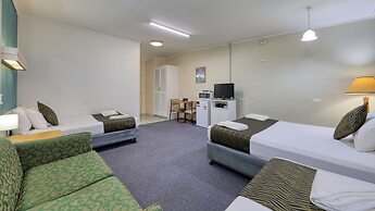 Silver Oaks Motel