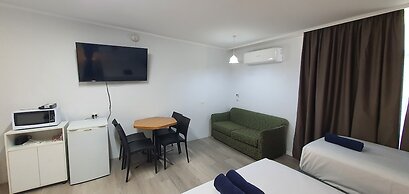 Silver Oaks Motel