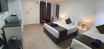 Silver Oaks Motel