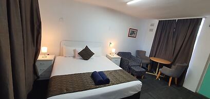 Silver Oaks Motel