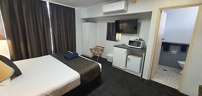 Silver Oaks Motel