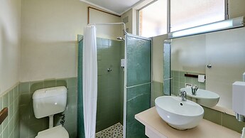 Silver Oaks Motel