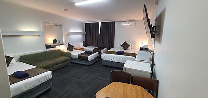Silver Oaks Motel