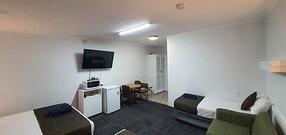 Silver Oaks Motel