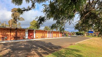Silver Oaks Motel