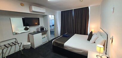 Silver Oaks Motel