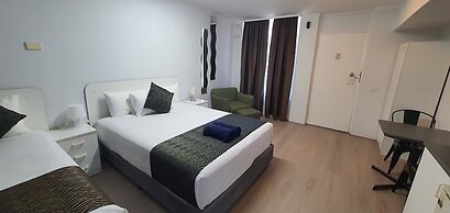 Silver Oaks Motel