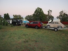Silver Oaks Motel