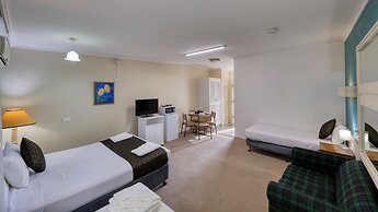 Silver Oaks Motel