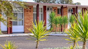 Silver Oaks Motel