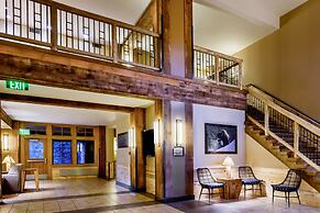 Canyon Lodge & Cabins - Inside the Park