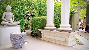 White Mansion
