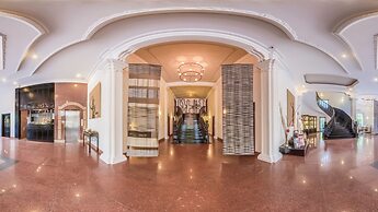 White Mansion