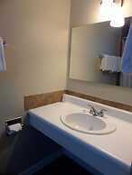 Ray Lyn Motel