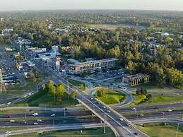 Ibis Pilar
