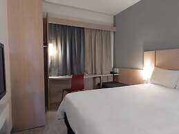 Ibis Pilar