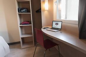 Ibis Pilar